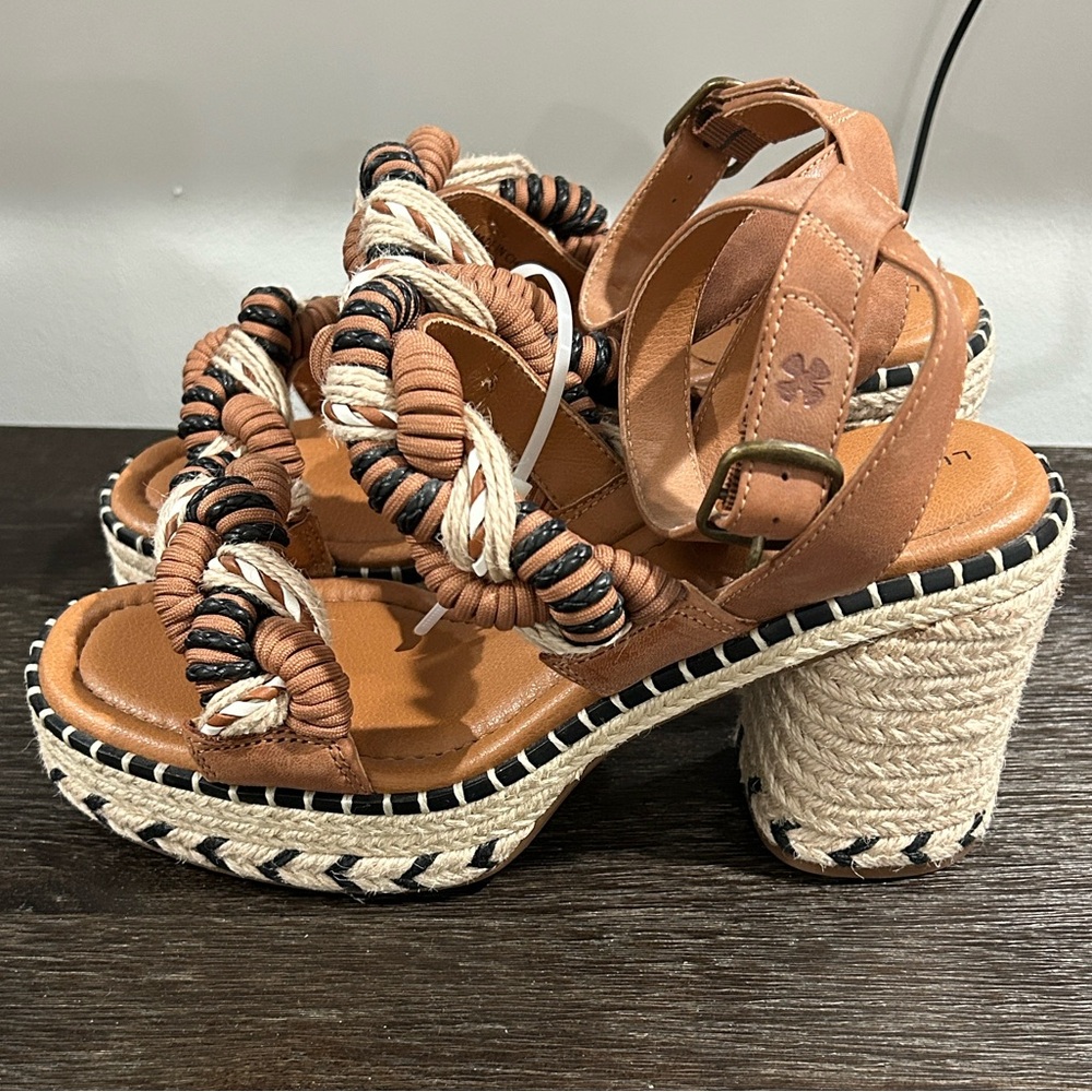 Lucky Brand Woven Tan and Black Sandals - Picture 3 of 3
